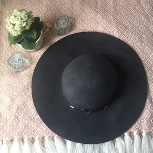 Women’s Floppy Hat. Never Worn. New